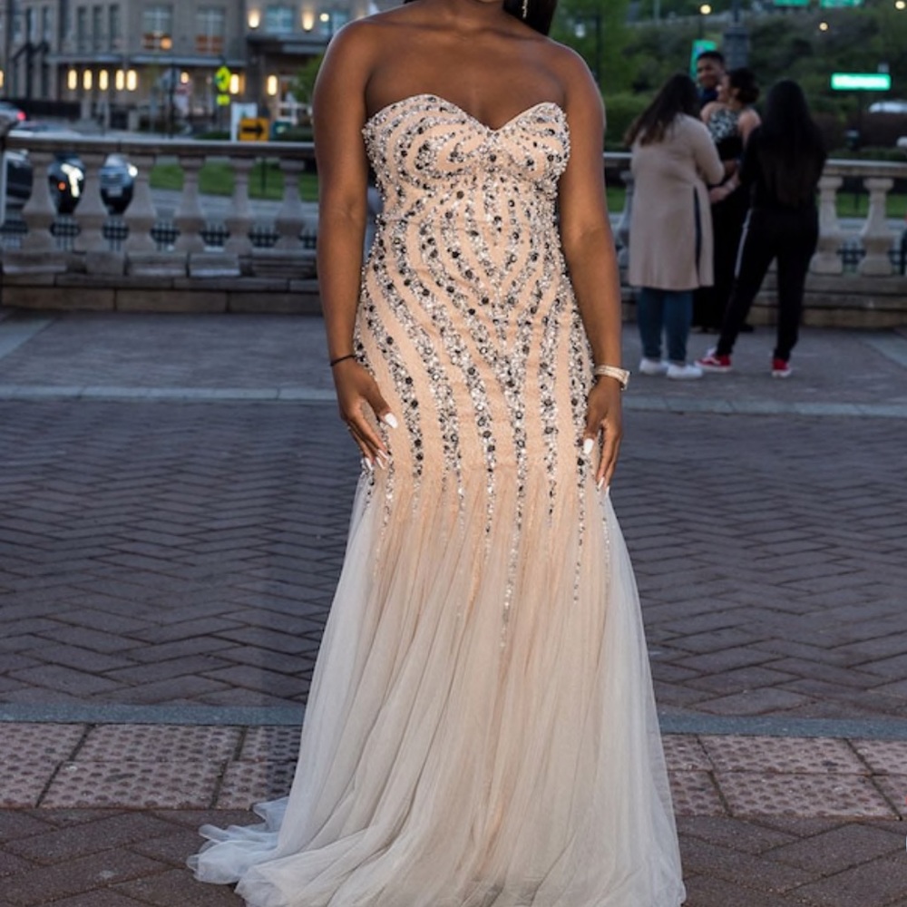 Prom Dress - Picture 2 of 7